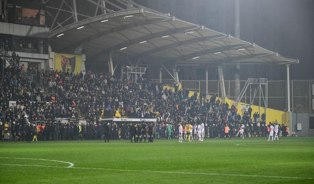 Takımı sahadan çeken İstanbulspor Başkanı Ecmel Faik Sarıalioğlu, açıklama yaptı