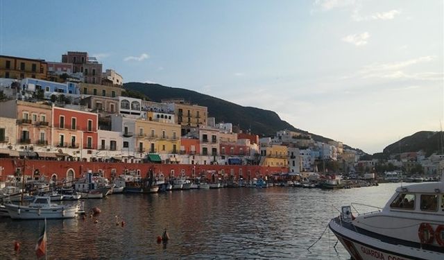 Dışişleri Bakanlığından Yunan adalarına turist vizesi açıklaması