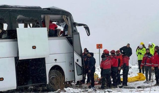 Kars'ta yolcu otobüsü faciası! Ölü ve yaralılar var...