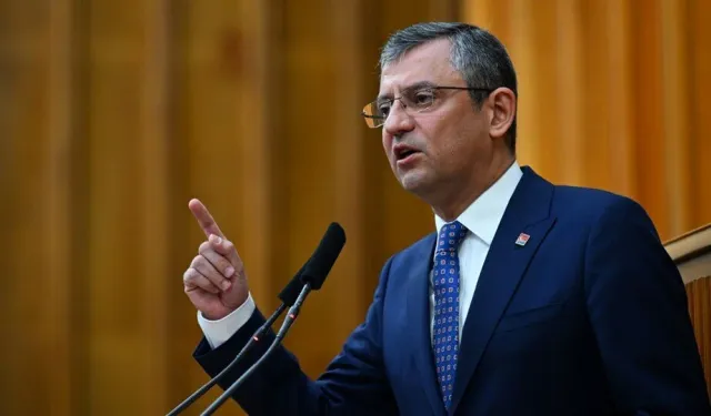 CHP kulisi: Özgür Özel küplere bindi salonu terk etti!