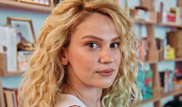 Farah Zeynep Abdullah, yorumuna sinirlendiği takipçisini tiye aldı