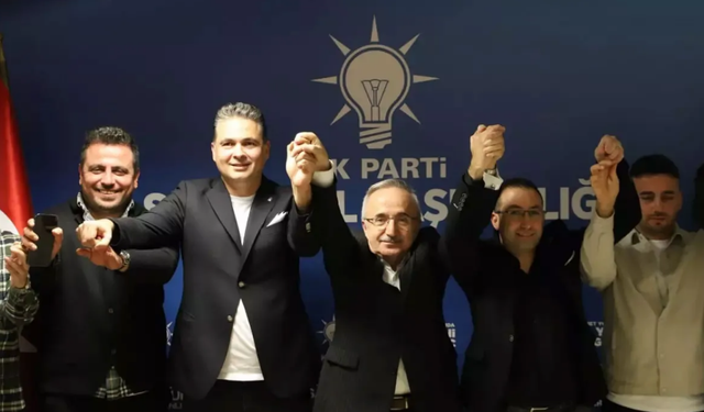 İYİ Parti'den İstifa Eden 11 Kişi AK Parti'ye Geçti