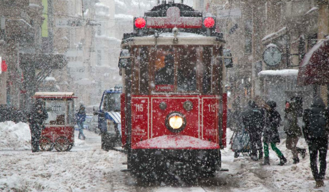 İstanbul'a kar geliyor! Tarihi belli oldu