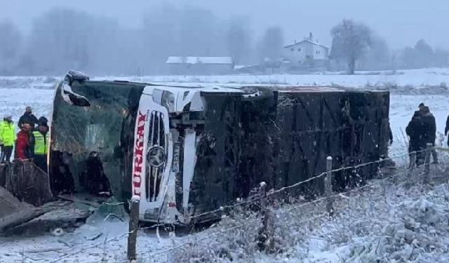 Kastamonu'da yolcu otobüsü devrildi: Çok sayıda ölü ve yaralı var