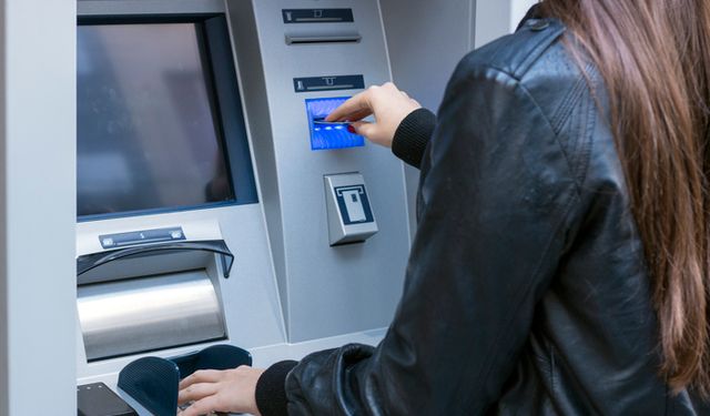 ATM'ye o para ile giden geri dönüyor: Para çekme ve yatırmada düzenlemeye gidildi