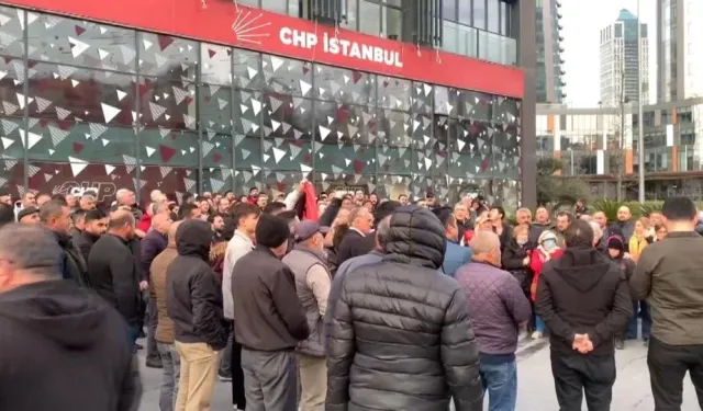 CHP İstanbul il binası önünde gerginlik!