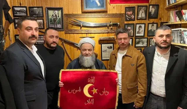 Cübbeli Ahmet Hoca'dan İttihatçı pozu: Memleketinden gözdağı verdi