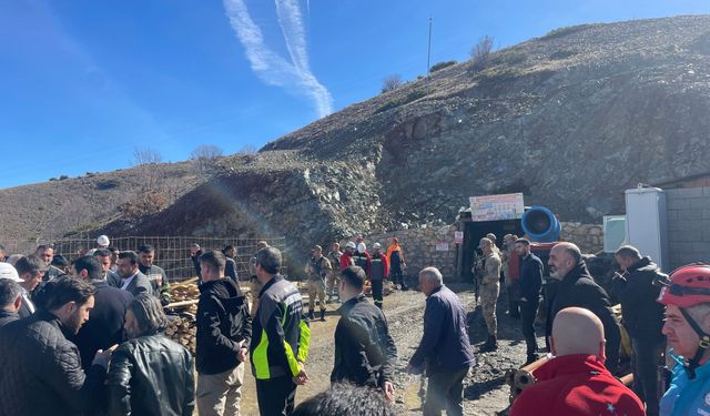 Elazığ'da maden ocağında göçük: İşçiler toprak altında kaldı!