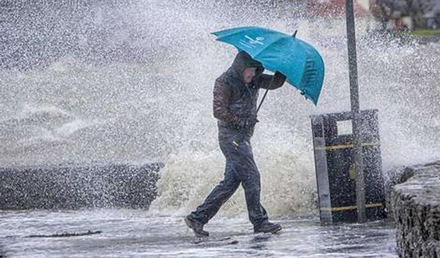 Meteoroloji'den hafta sonu planı yapanlara kötü haber: Sağanak ve fırtınaya dikkat!