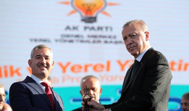 Erdoğan'dan insan kaçakçılığı iddiasıyla gündeme gelen başkana çizik: Yeniden aday gösterilmedi