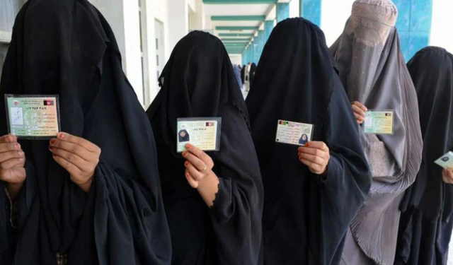 Suudi Arabistan'dan sürpriz karar: Kadınların çarşaf giymesi yasaklandı