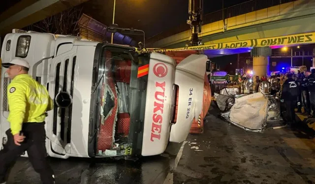 Bakırköy'de tır otomobilin üstüne devrildi! 4 kişi hayatını kaybetti