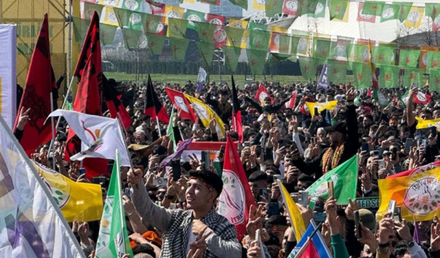 İstanbul Yenikapı'daki Nevruz kutlamalarında skandal görüntü!