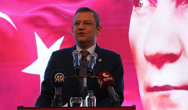 Özel'den Erdoğan'a sert çıkış: Senin kimsesiz gördüklerinin yanında duracağız