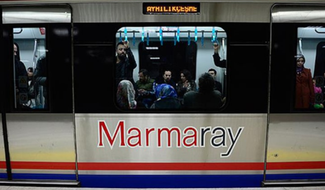 Marmaray'da korkunç olay! 1 kişi raylara atladı seferler yapılamıyor