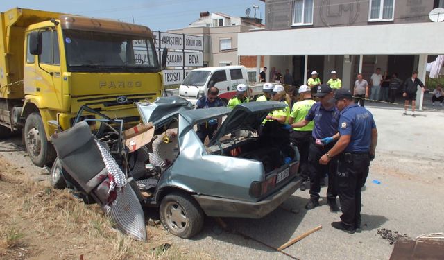 Balıkesir-İzmir yolunda katliam gibi kaza! Köpeğe çarpmamak için direksiyonu kırdı