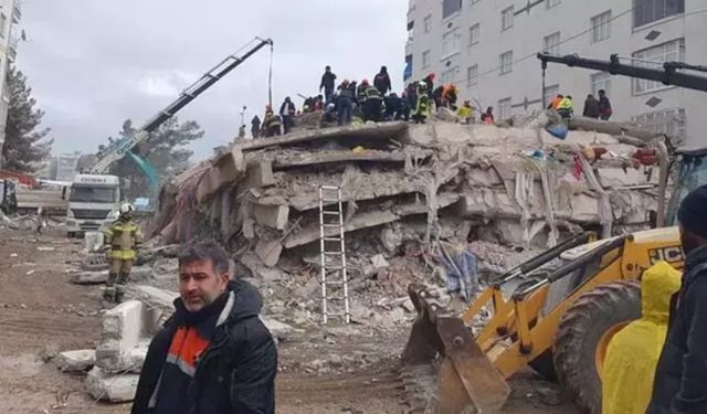 Diyarbakır'da depremde 38 kişinin öldüğü Dündar Apartmanı’nın 2 müteahhidi hakkında karar verildi