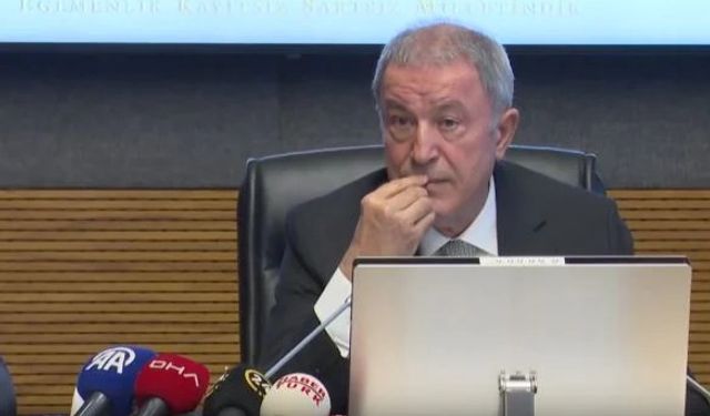 Hulusi Akar'ın mikrofonu açık kaldı! 'Bilgi geldi, reddedeceğiz'