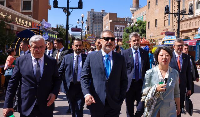 Hakan Fidan'dan Doğu Türkistan ziyaretinde gök bayraklı mesaj!