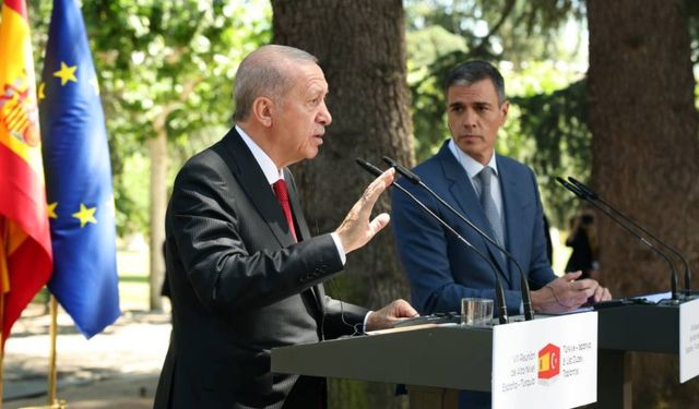 Cumhurbaşkanı Erdoğan'dan Kavala ve Demirtaş sorusuna tepki! İspanyol gazeteciyi azarladı: 'Başını sallama'