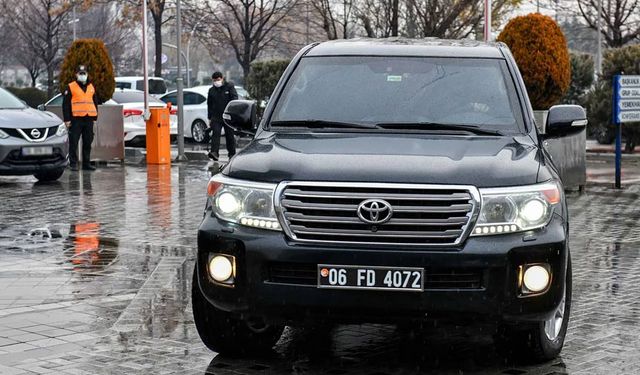 Ankara Büyükşehir Belediyesi Melih Gökçek'ten 50 ay sonra alınan zırhlı cipi sattı