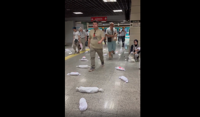 Marmaray İstasyonu'nda dikkat çeken protesto! Onlarca temsili bebek yere bırakıldı