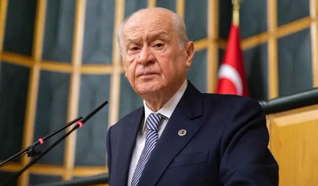 DEM Partililerle tokalaşan Devlet Bahçeli: Biz dümenden el uzatmayız