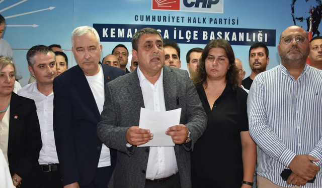 CHP'li başkanın aracı kurşunlandı