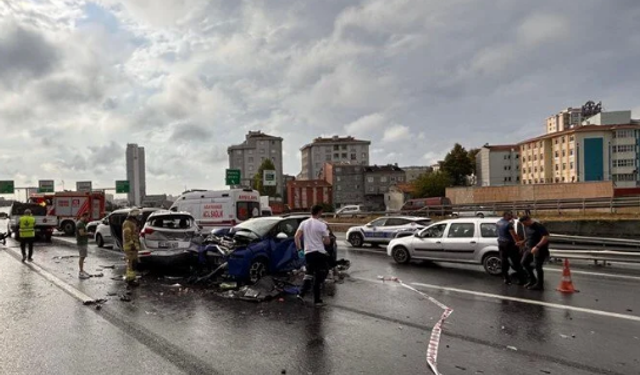 TEM'de zincirleme facia! 8 araç birbirine girdi, Ölü ve yaralılar Var