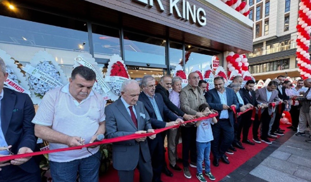 Burger King açılışına katılan AK Parti'li Başkan: Yeseydim İsrail’e destek vermiş olacaktım