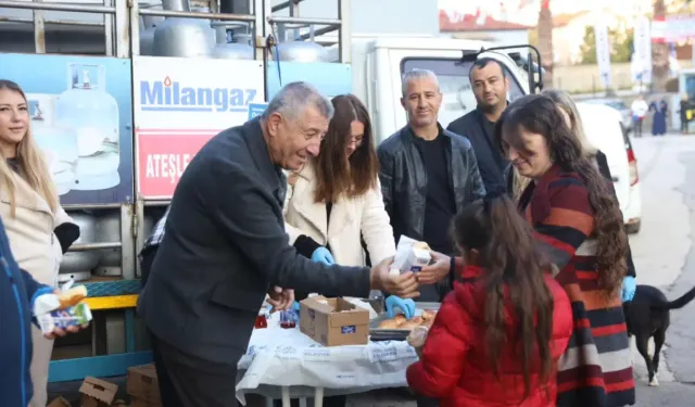 Güzelbahçe’de çocuklara sabah desteği: Öğrencilere Süt-Simit dağıtımı sürüyor