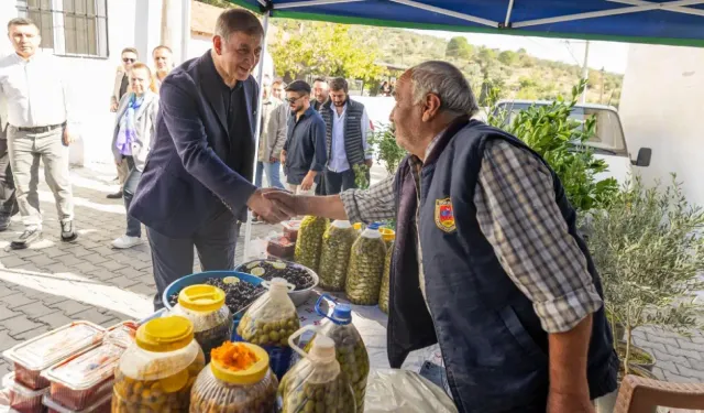 Başkan Tugay zeytin üreticisine söz verdi: Sizi asla yalnız bırakmayacağım