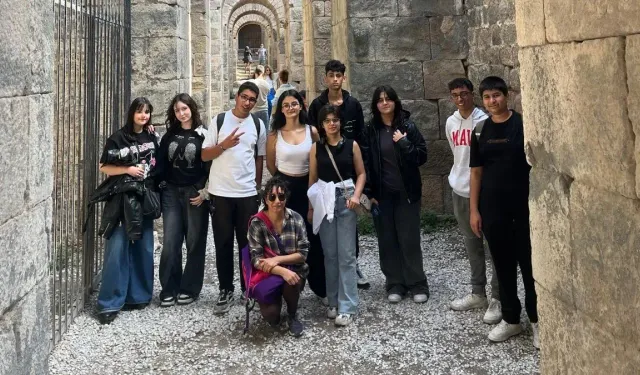 İzmir'de farklı eğitim: Pergamon Antik Kenti’nde İngilizce pratiği