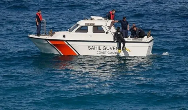 İzmir Seferihisar açıklarında botları arızalanan 34 düzensiz göçmen kurtarıldı