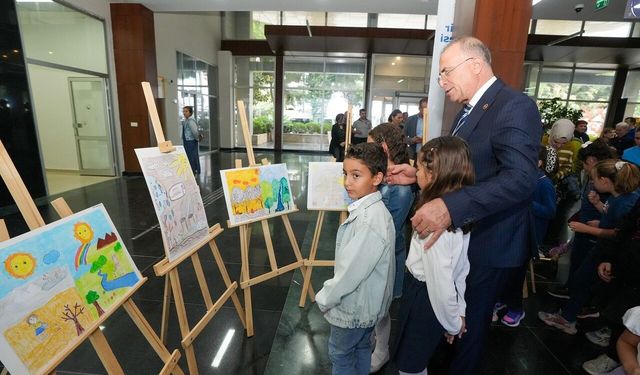 Minik ressamlar Gaziemir'de yarıştı: Su krizine dikkat çeken eserler sergileniyor