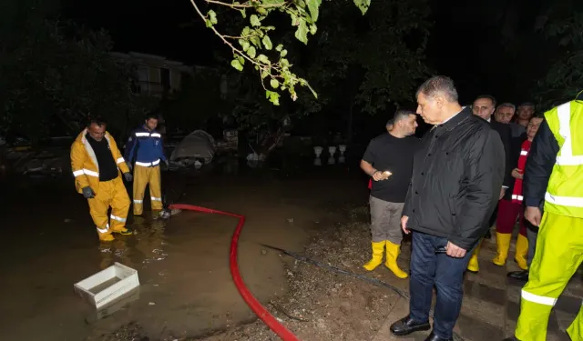 İzmir Foça’yı vuran selin yaraları sarılıyor: Tugay sahada talimat verdi
