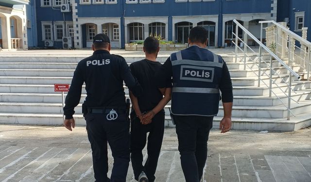 Foça'daki büfeyi hedef almışlardı: İzmir'de silahlı gasp zanlıları yakalandı