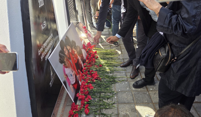 İzmir’de depremde yaşamını yitirenler anıldı: “Depremin siyaseti olmaz”