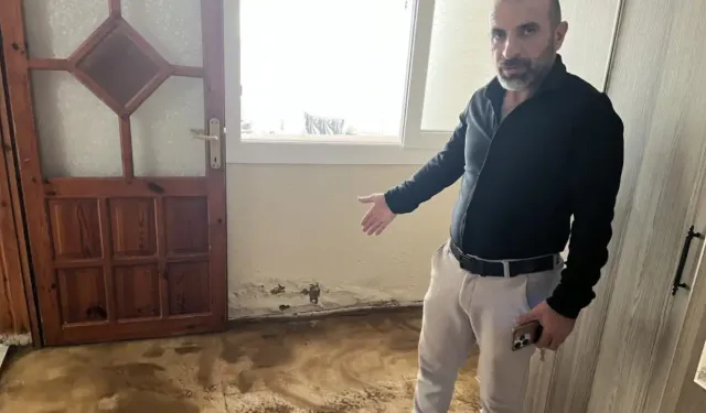 İzmir’de İZSU borusu patladı: Karabağlar’da ev yaşanmaz hale geldi