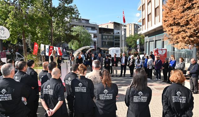 İzmir depreminde hayatını kaybedenler unutulmadı: Törende duygu dolu anlar