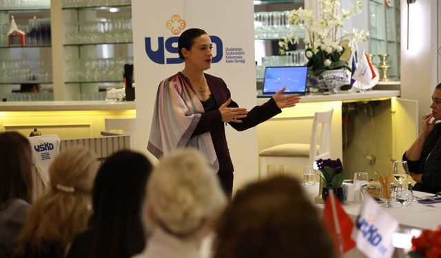 Başkan Sengel, Efes Tarlası Yaşam Köyü'nü anlattı: "Bir Cumhuriyet projesi"