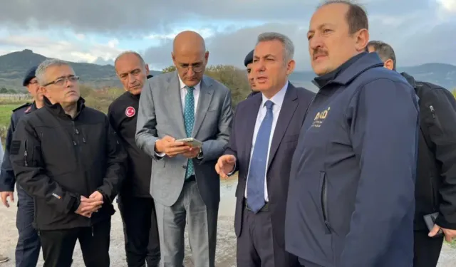 Vali Elban'dan Foça açıklaması: Kayıp vatandaş için 43 dalgıç ve 5 dronla 707 kişilik ekipten seferberlik sürüyor