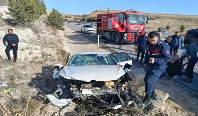 Afyonkarahisar'da otomobil şarampole devrildi: 1 ölü, 2 yaralı