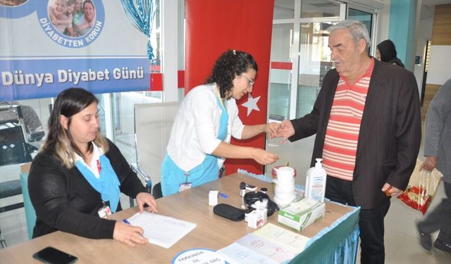 İzmir'de diyabet farkındalığı: Hastaneye stant kuruldu!