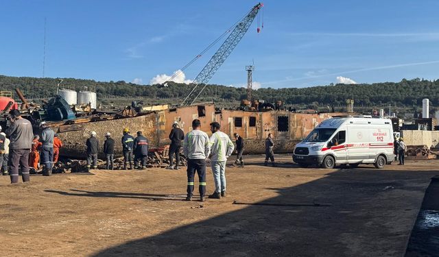 Aliağa gemi söküm tesisleri bir can daha aldı: 44 yaşındaki işçi düşen parçanın altında kaldı!
