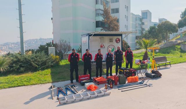 Balçova'nın her köşesine yerleştirildi: Jeneratörden sedyeye tüm ekipmanlar afet tanklarında