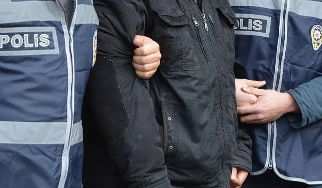 İzmir merkezli FETÖ operasyonu: 9 şüpheli gözaltında