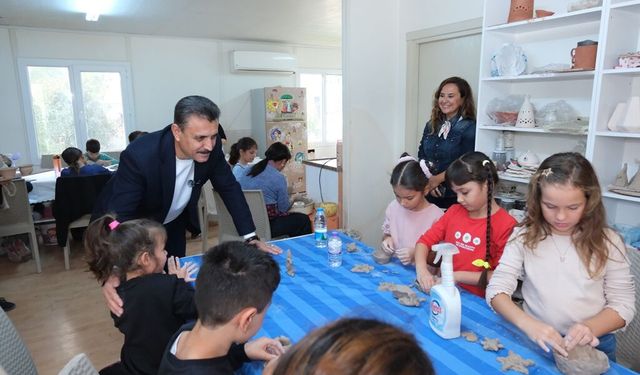 Dikili’de ara tatil şenliği: Çocuklar sanat, spor ve eğlenceyle buluştu