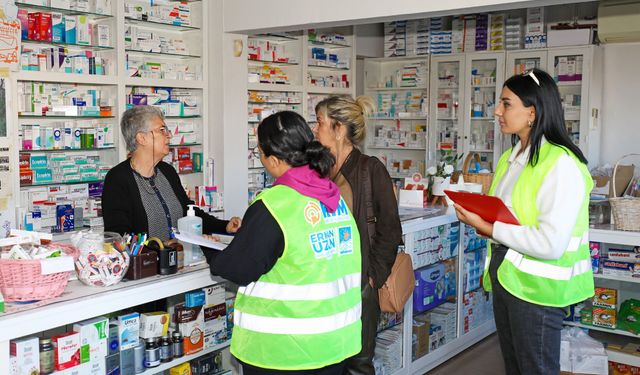 İzmir'de belediye ekipleri esnaflarla buluşuyor... Şikayetlere ve taleplere çözüm üretiliyor!