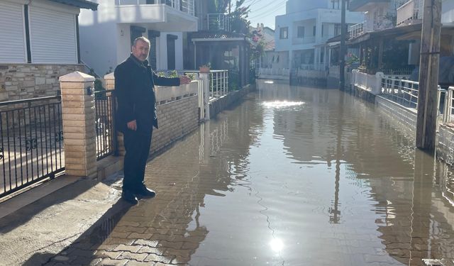 İzmir’de sağanak felaketi: Foça sular altında, esnaf mağdur